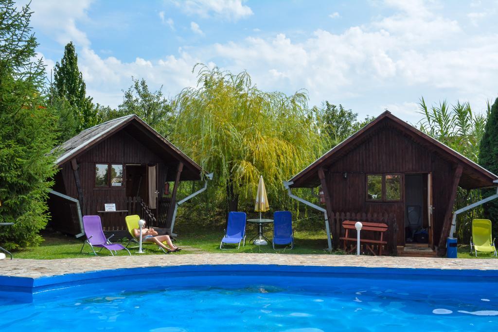 Camping Robinson Country Club Oradea Exterior photo
